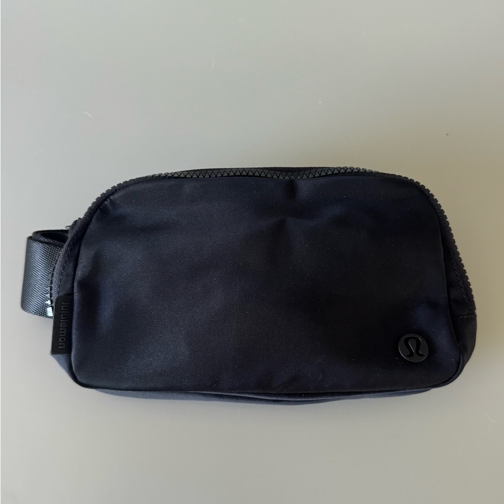 lululemon Black Belt Bag - Picture 3 of 6